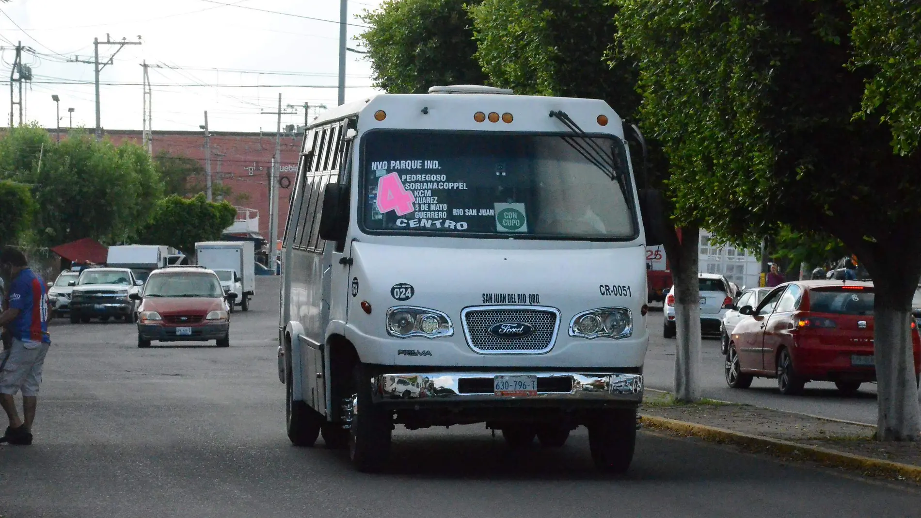 Usuarios del transporte piden mayor cobertura en colonias de la zona oriente.  Luis